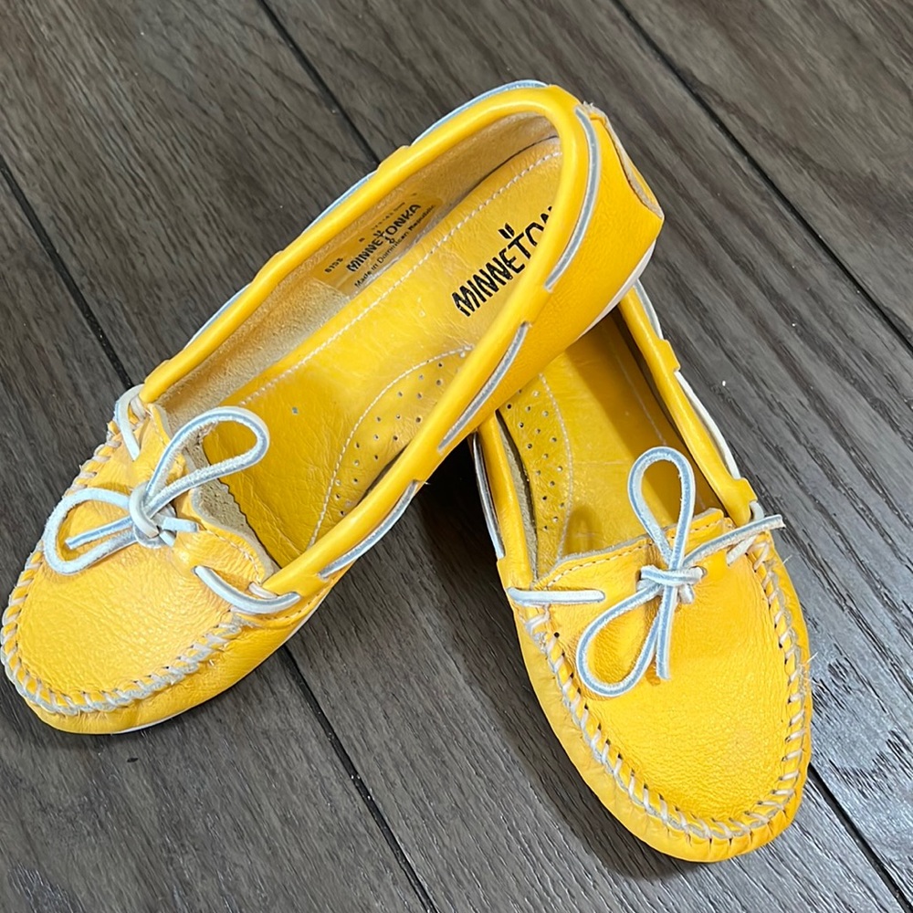 Minnetonka ladies moccasins